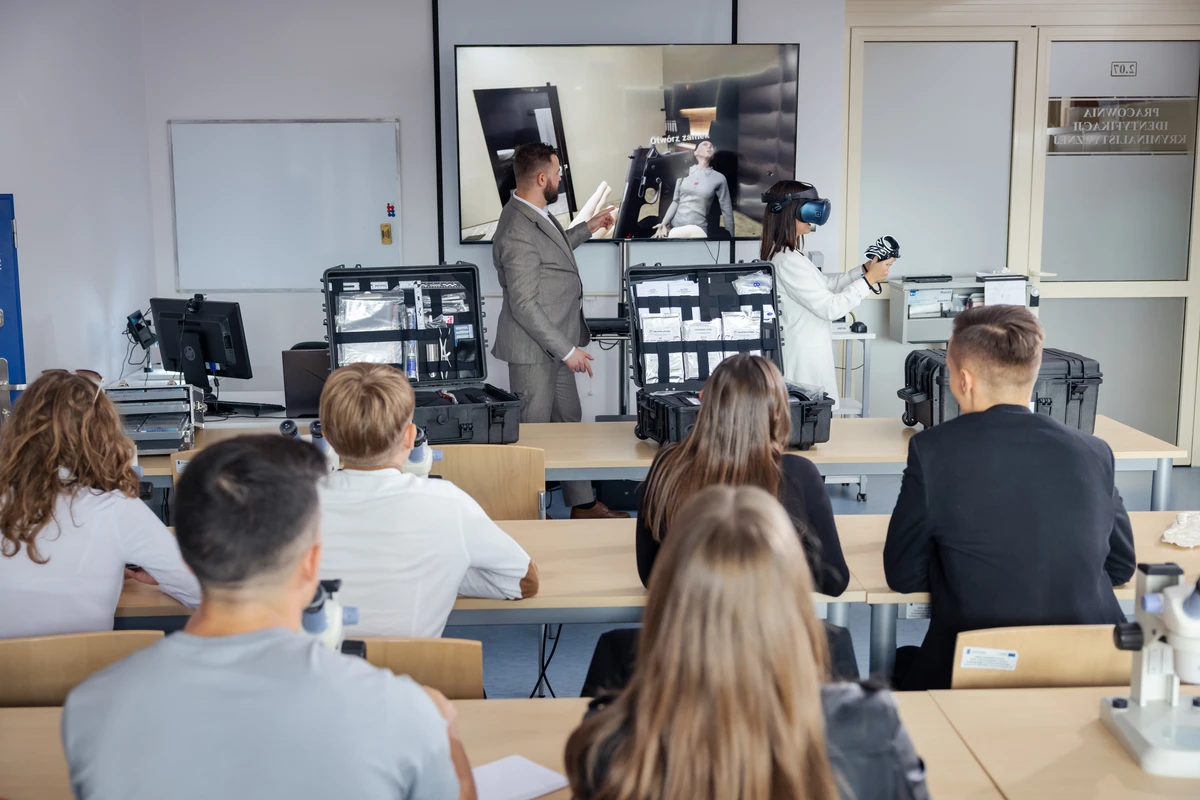 WSPiA Rzeszowska Szkoła Wyższa   2